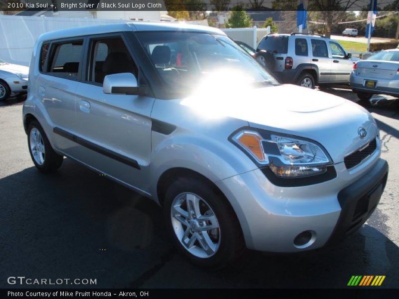 Bright Silver / Black Soul Logo Cloth 2010 Kia Soul +