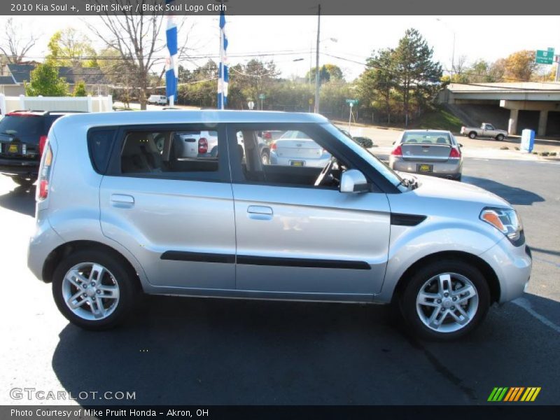 Bright Silver / Black Soul Logo Cloth 2010 Kia Soul +