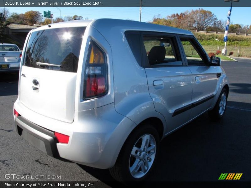 Bright Silver / Black Soul Logo Cloth 2010 Kia Soul +