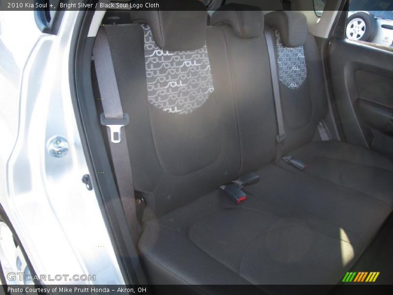 Bright Silver / Black Soul Logo Cloth 2010 Kia Soul +
