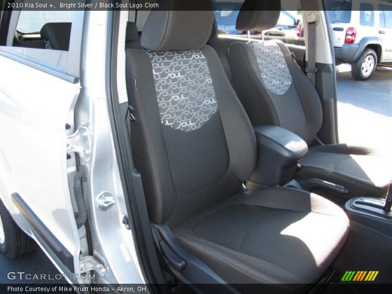Bright Silver / Black Soul Logo Cloth 2010 Kia Soul +