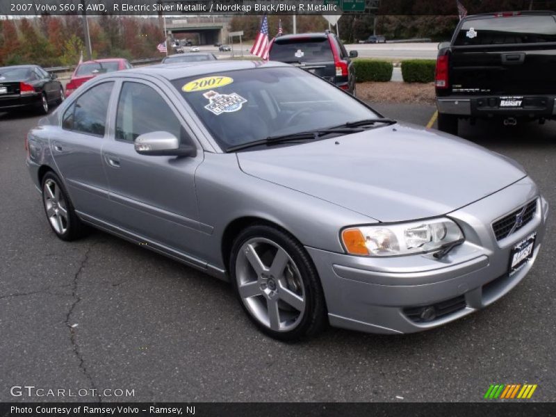 Front 3/4 View of 2007 S60 R AWD