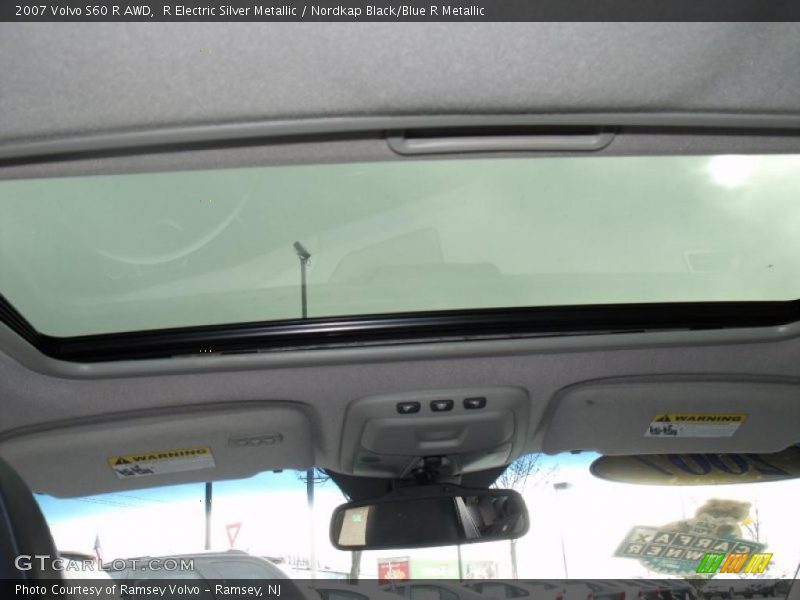 Sunroof of 2007 S60 R AWD