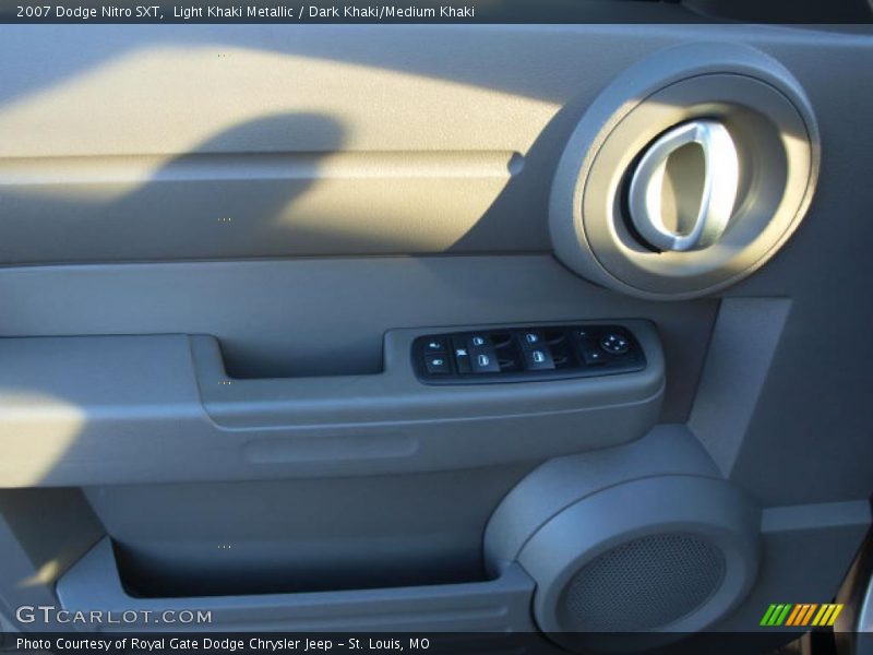 Light Khaki Metallic / Dark Khaki/Medium Khaki 2007 Dodge Nitro SXT