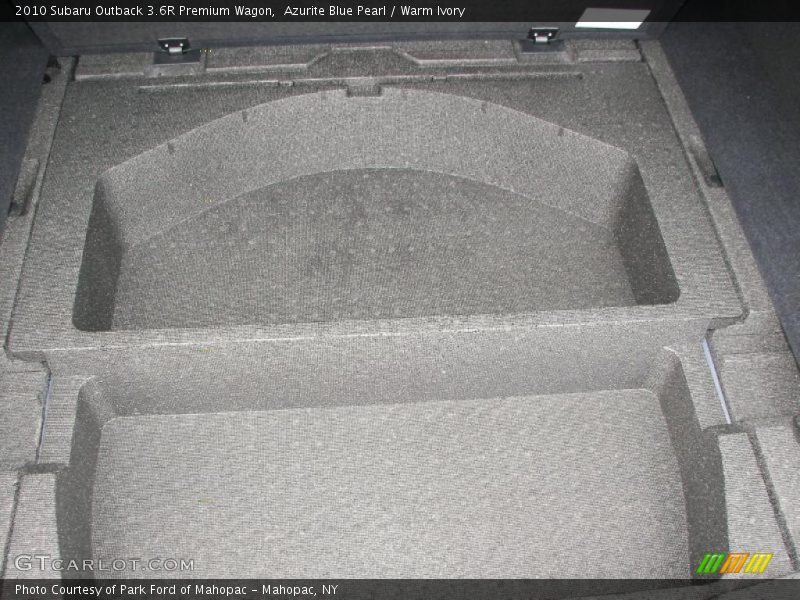  2010 Outback 3.6R Premium Wagon Trunk
