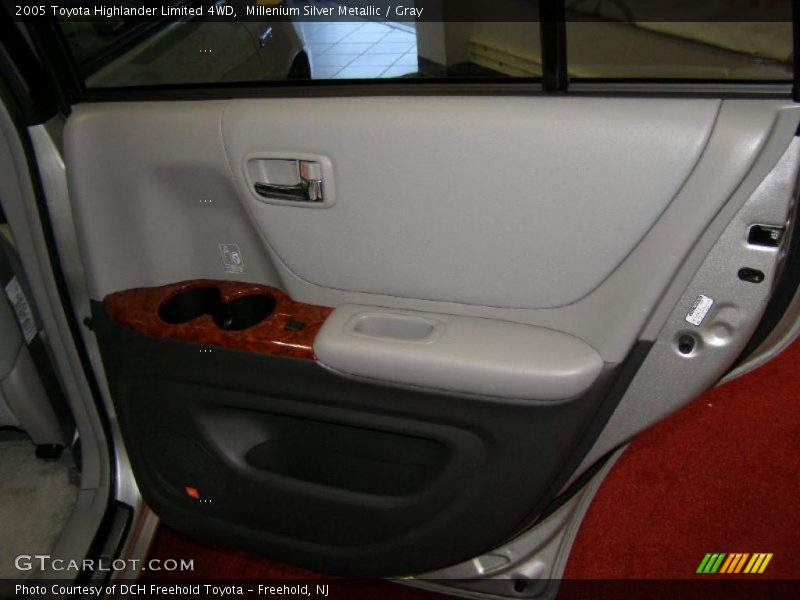 Millenium Silver Metallic / Gray 2005 Toyota Highlander Limited 4WD
