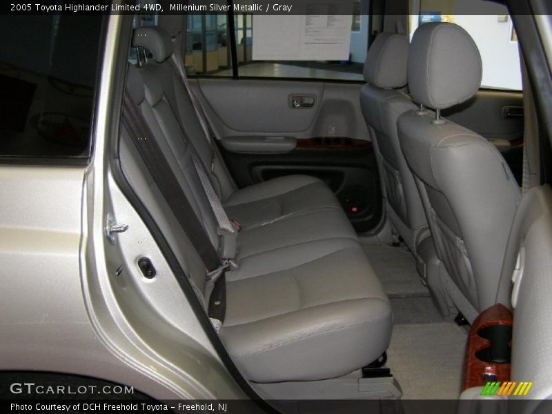 Millenium Silver Metallic / Gray 2005 Toyota Highlander Limited 4WD
