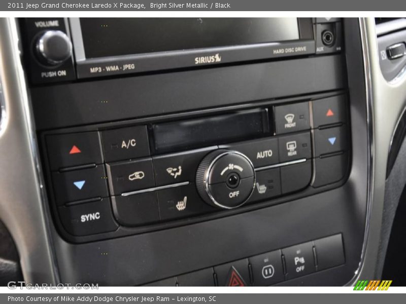 Controls of 2011 Grand Cherokee Laredo X Package