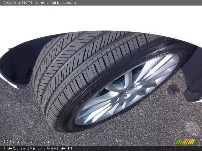 Ice White / Off Black Leather 2011 Volvo S40 T5
