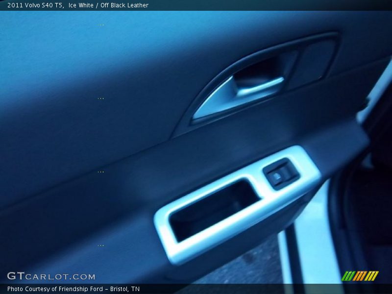 Ice White / Off Black Leather 2011 Volvo S40 T5