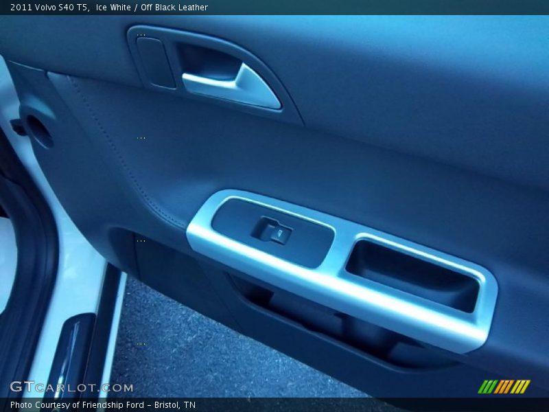 Ice White / Off Black Leather 2011 Volvo S40 T5