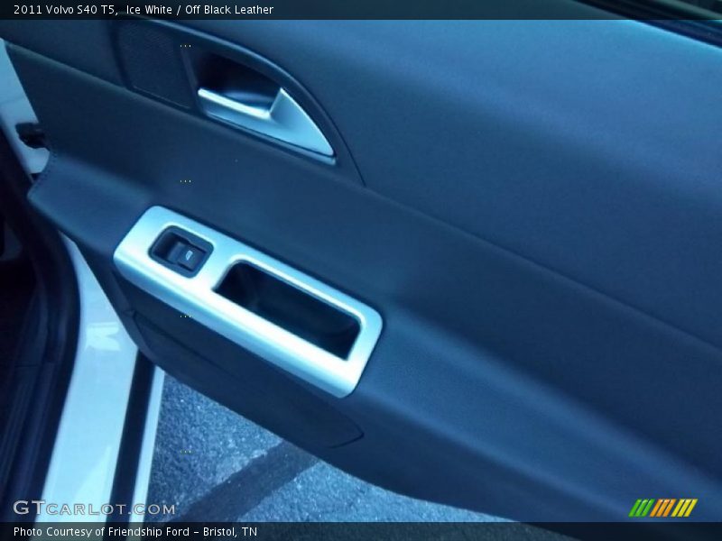 Ice White / Off Black Leather 2011 Volvo S40 T5