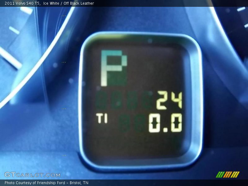 Ice White / Off Black Leather 2011 Volvo S40 T5
