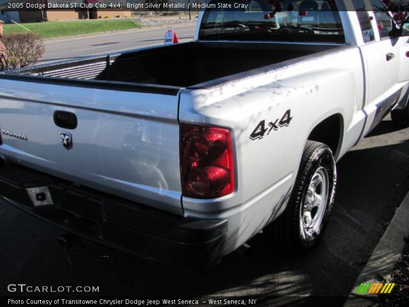 Bright Silver Metallic / Medium Slate Gray 2005 Dodge Dakota ST Club Cab 4x4