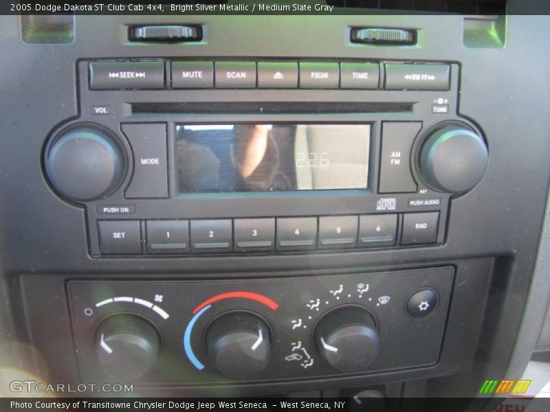 Bright Silver Metallic / Medium Slate Gray 2005 Dodge Dakota ST Club Cab 4x4