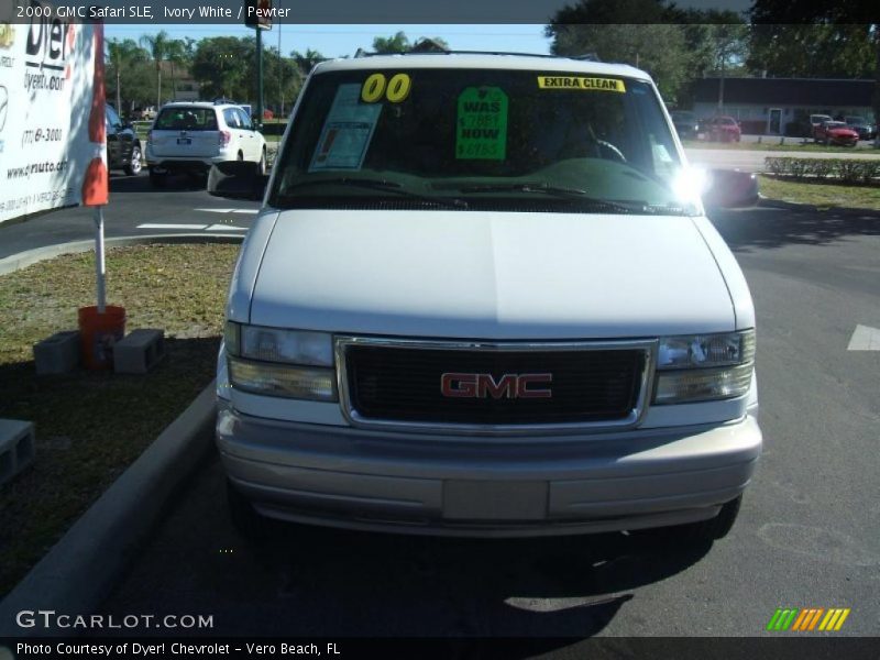 Ivory White / Pewter 2000 GMC Safari SLE
