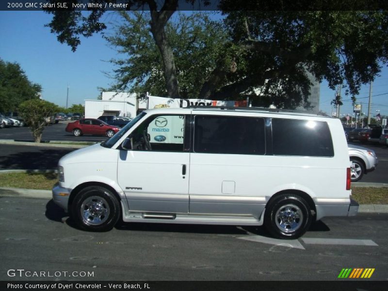 Ivory White / Pewter 2000 GMC Safari SLE