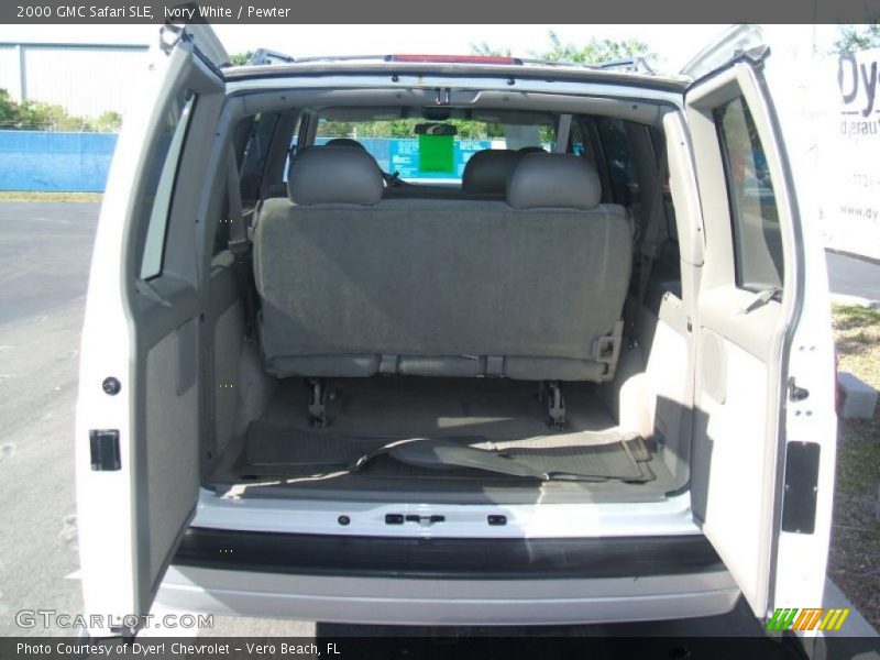 Ivory White / Pewter 2000 GMC Safari SLE