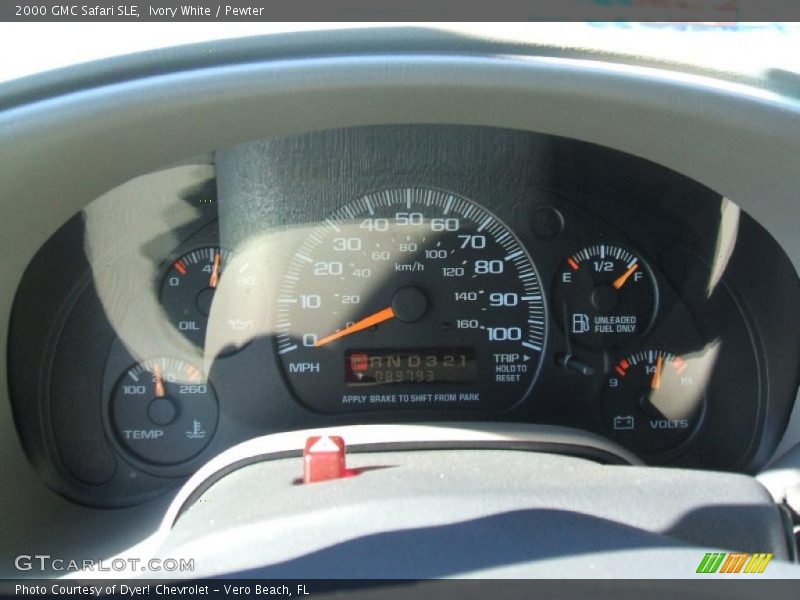 Ivory White / Pewter 2000 GMC Safari SLE