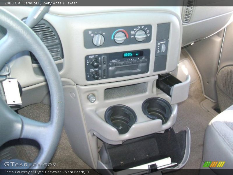 Ivory White / Pewter 2000 GMC Safari SLE