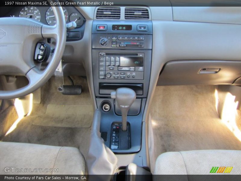 Cypress Green Pearl Metallic / Beige 1997 Nissan Maxima SE
