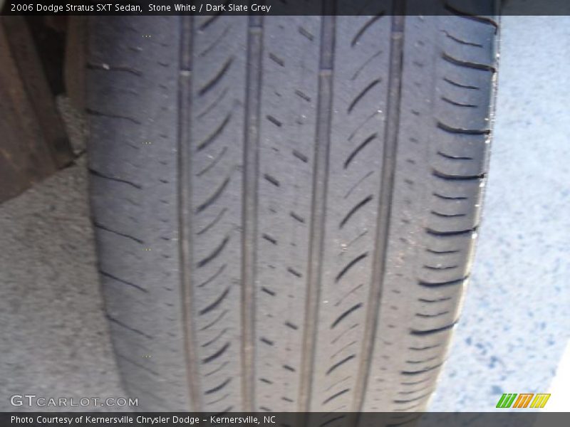 Stone White / Dark Slate Grey 2006 Dodge Stratus SXT Sedan
