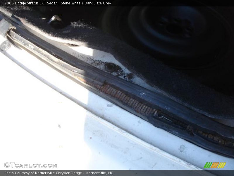 Stone White / Dark Slate Grey 2006 Dodge Stratus SXT Sedan
