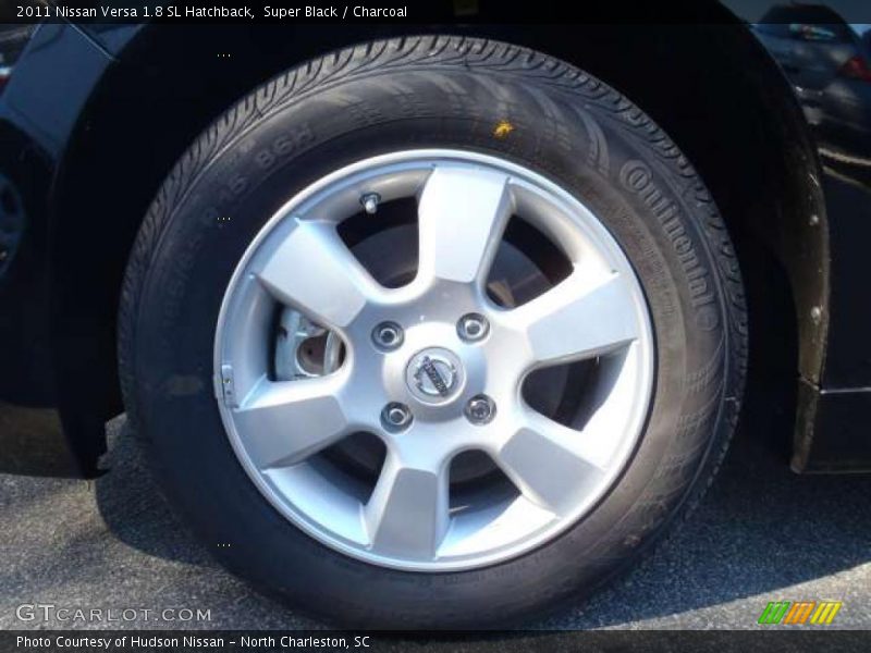  2011 Versa 1.8 SL Hatchback Wheel