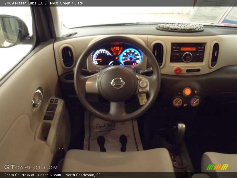 Moss Green / Black 2009 Nissan Cube 1.8 S