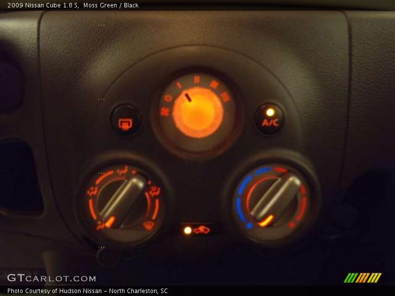 Moss Green / Black 2009 Nissan Cube 1.8 S