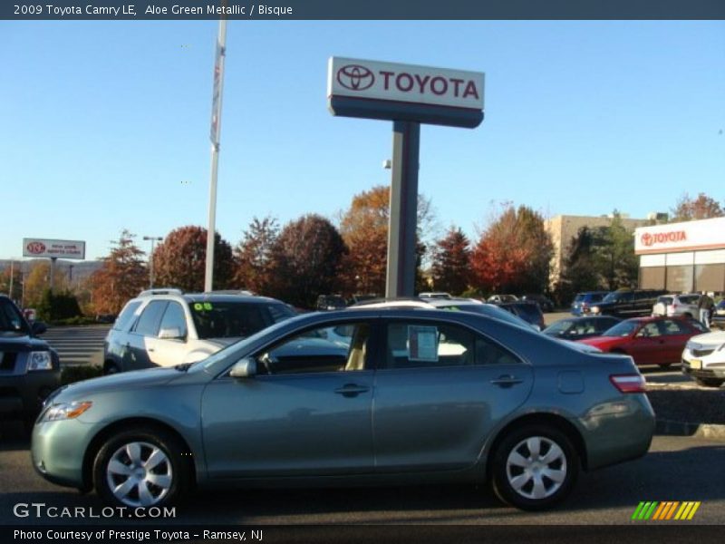 Aloe Green Metallic / Bisque 2009 Toyota Camry LE