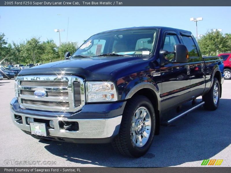Front 3/4 View of 2005 F250 Super Duty Lariat Crew Cab