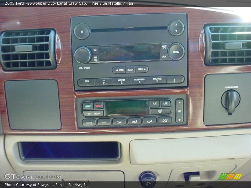 Controls of 2005 F250 Super Duty Lariat Crew Cab
