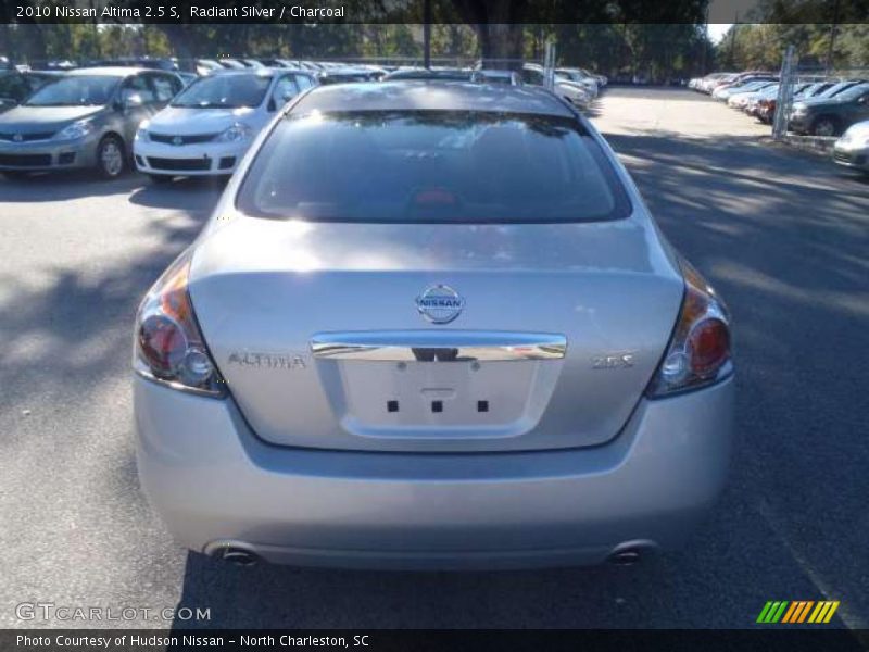 Radiant Silver / Charcoal 2010 Nissan Altima 2.5 S