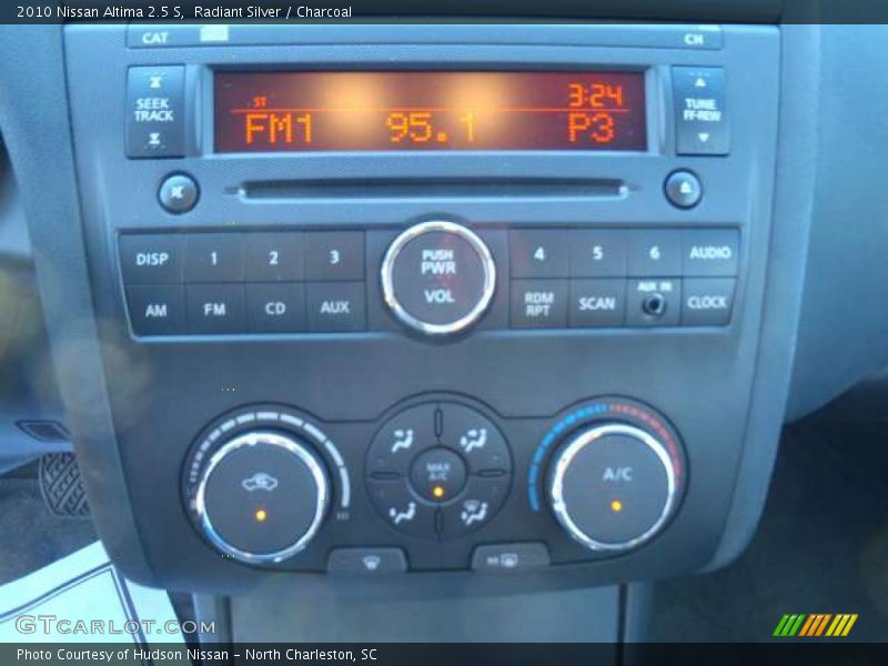 Radiant Silver / Charcoal 2010 Nissan Altima 2.5 S