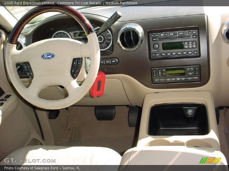 Dashboard of 2005 Expedition Limited