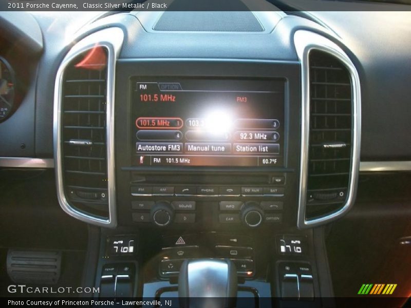 Classic Silver Metallic / Black 2011 Porsche Cayenne
