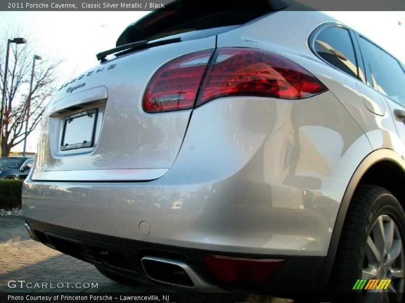 Classic Silver Metallic / Black 2011 Porsche Cayenne