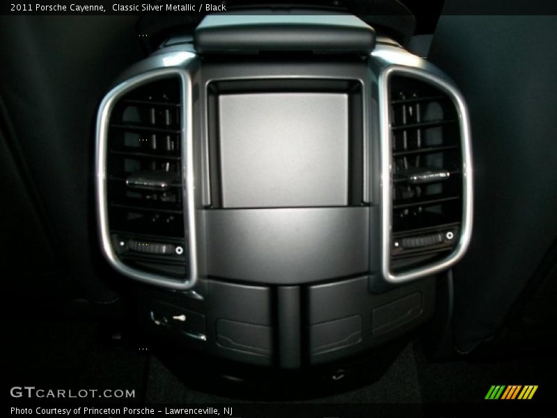 Classic Silver Metallic / Black 2011 Porsche Cayenne