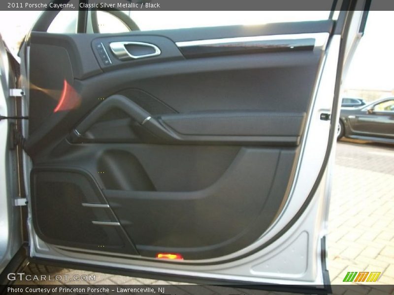 Classic Silver Metallic / Black 2011 Porsche Cayenne