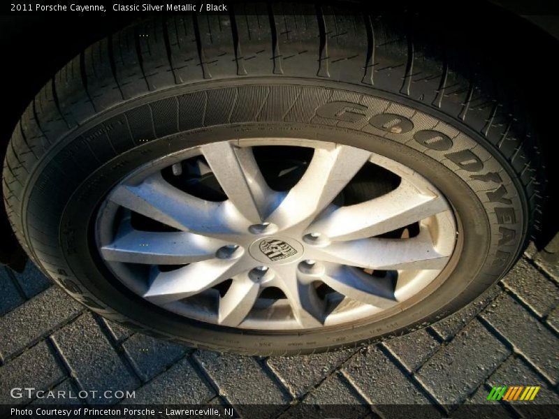 Classic Silver Metallic / Black 2011 Porsche Cayenne