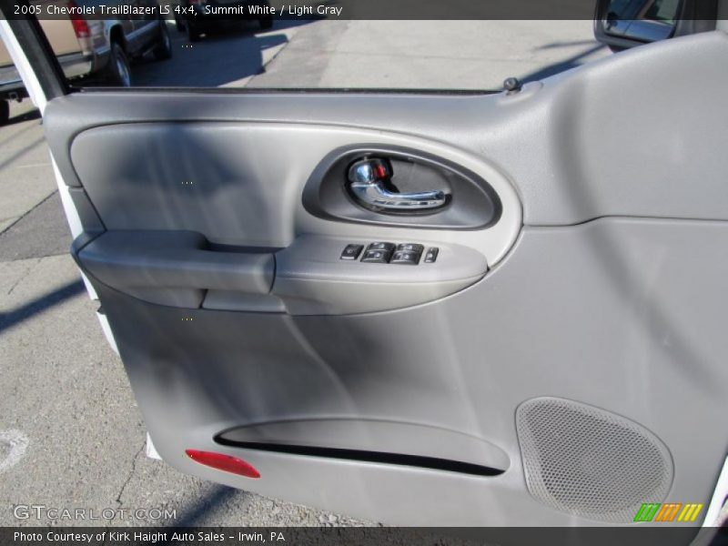 Summit White / Light Gray 2005 Chevrolet TrailBlazer LS 4x4