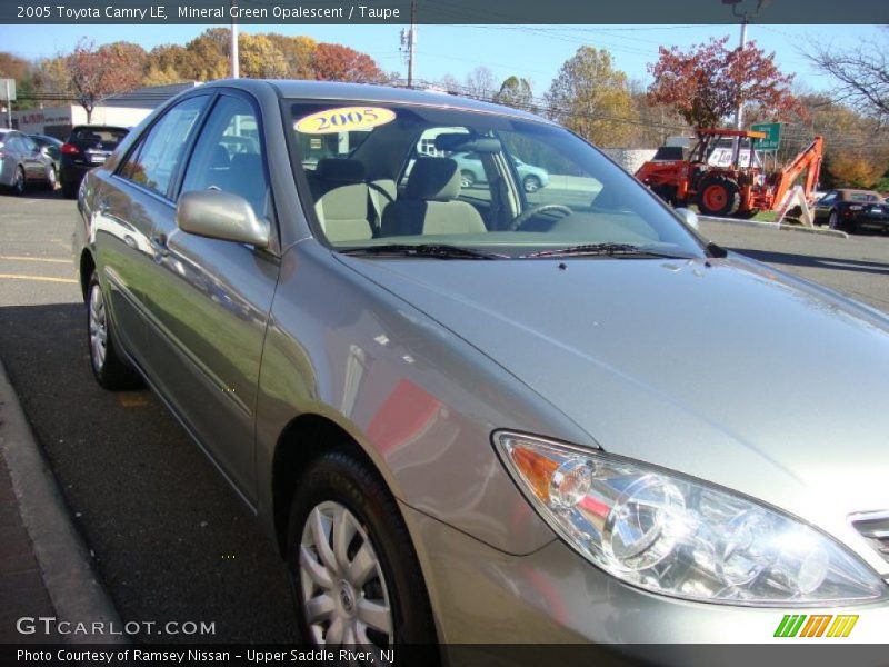 Mineral Green Opalescent / Taupe 2005 Toyota Camry LE