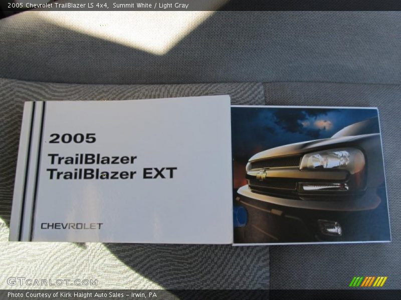 Summit White / Light Gray 2005 Chevrolet TrailBlazer LS 4x4