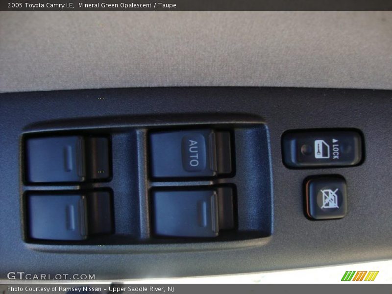Mineral Green Opalescent / Taupe 2005 Toyota Camry LE