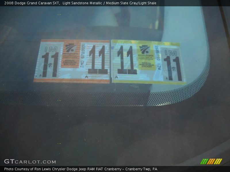 Light Sandstone Metallic / Medium Slate Gray/Light Shale 2008 Dodge Grand Caravan SXT