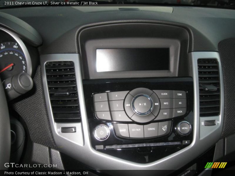 Silver Ice Metallic / Jet Black 2011 Chevrolet Cruze LT