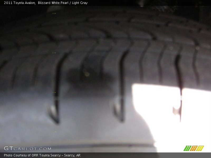Blizzard White Pearl / Light Gray 2011 Toyota Avalon