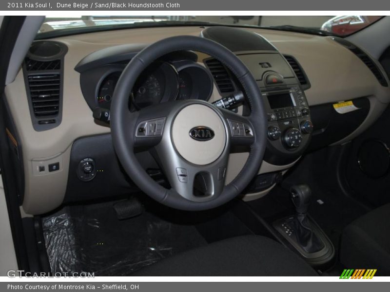 Dune Beige / Sand/Black Houndstooth Cloth 2011 Kia Soul !