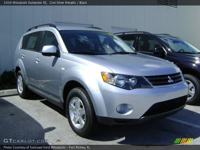 Cool Silver Metallic / Black 2009 Mitsubishi Outlander ES